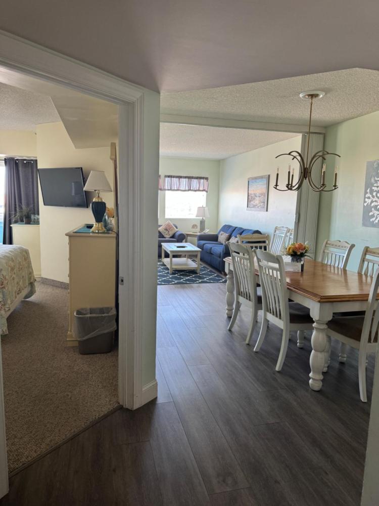 Deluxe Queen Suite interior